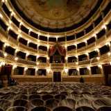 Progettato da Antonio Niccolini, fu aperto nel lontano 1854 e ha ospitato artisti del calibro di Giacomo Puccini e Pietro Mascagni